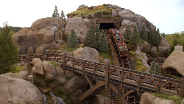 seven dwarfs mine train