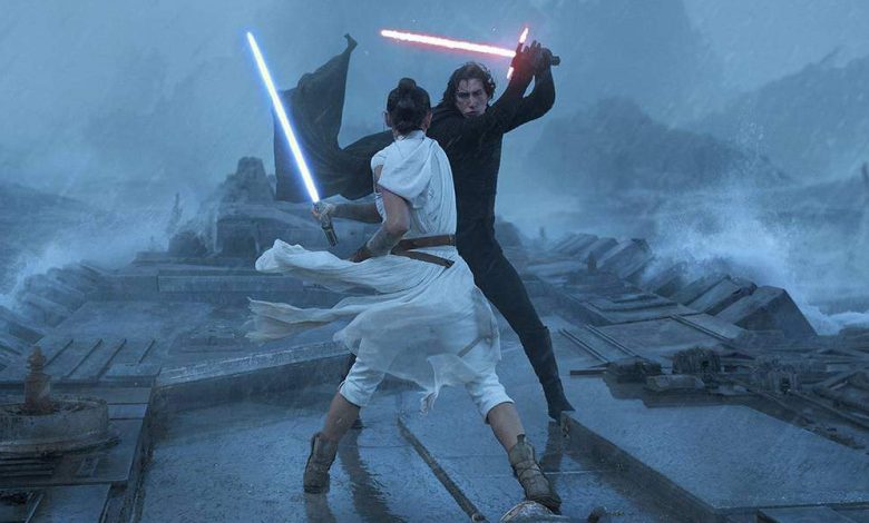 Rey dueling Kylo Ren in 'Star Wars'