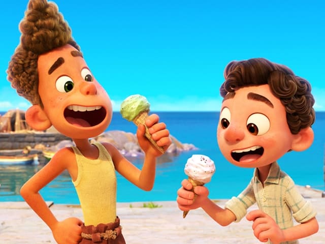 Luca and Alberto eating ice cream