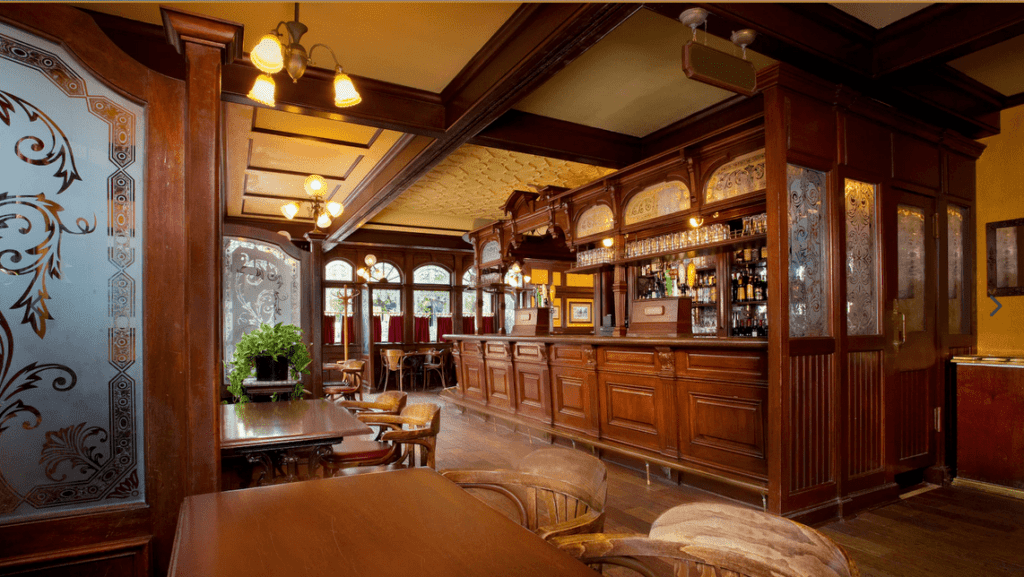 Rose and Crown interior 
