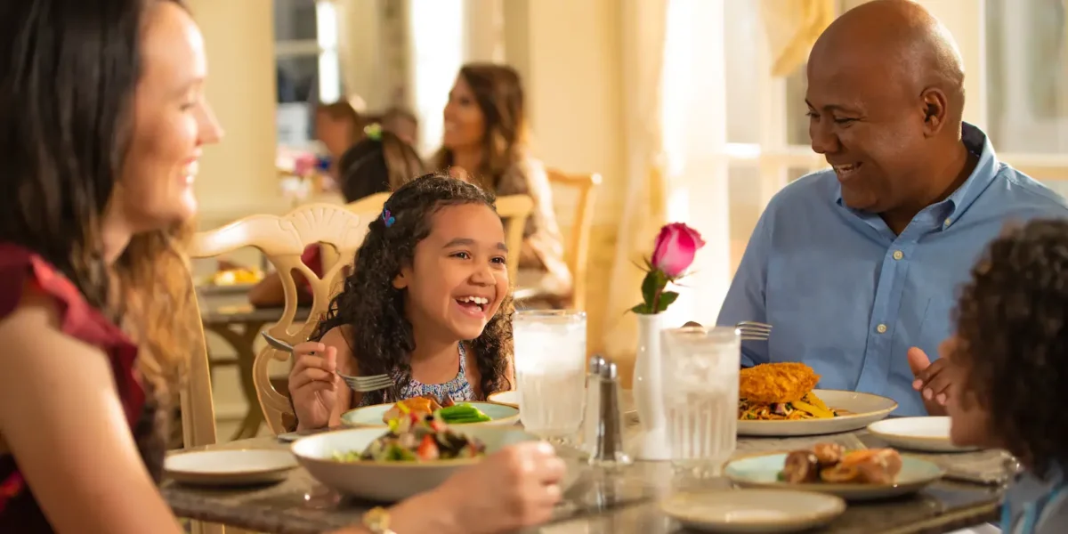 Guests eating at the Grand Floridian Cafe