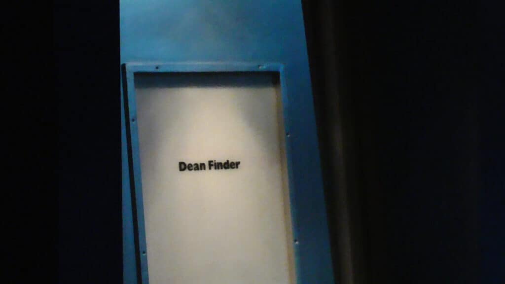 Dean Finder door