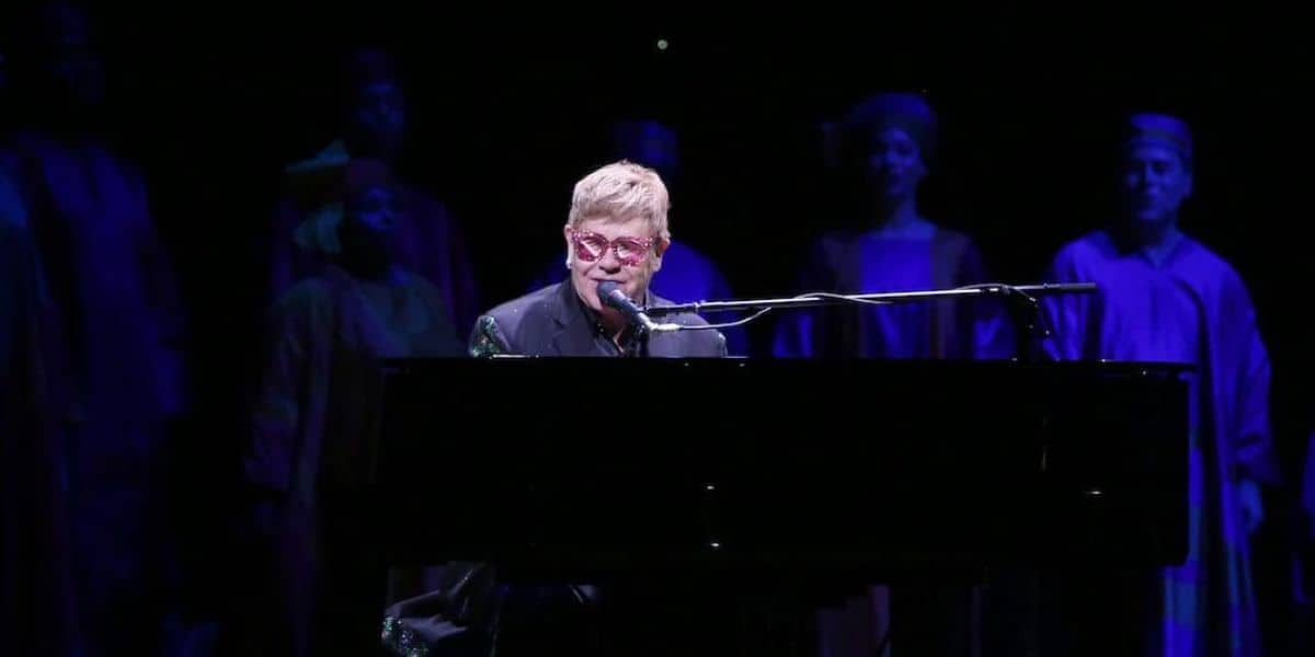 Elton-John-performs-at-the-20th-anniversary-of-The-Lion-King-photo-by-Walter-McBride