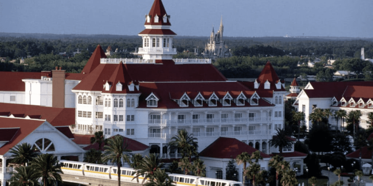 Walt-Disney-World-Grand-Floridian-and-Cinderellas-Castle