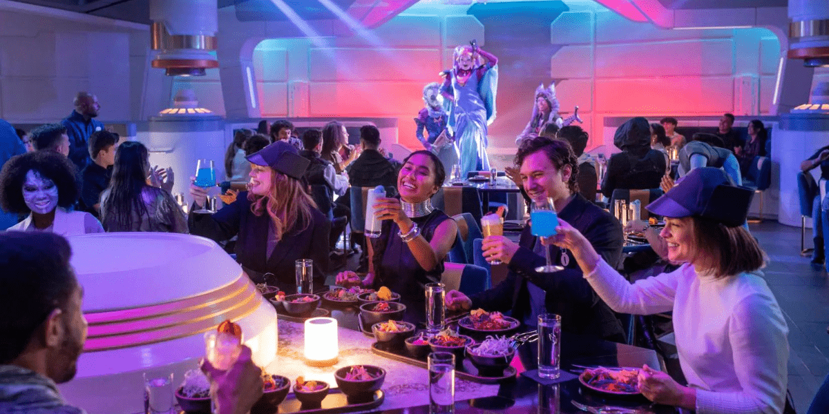 Dining on Galactic Starcruiser