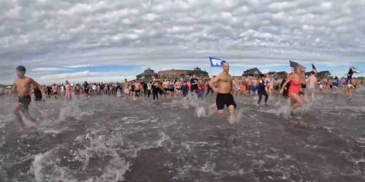 newport-polar-plunge-disney-charity