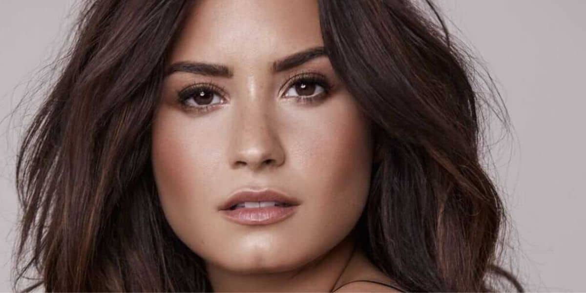 Singer Demi Lovato