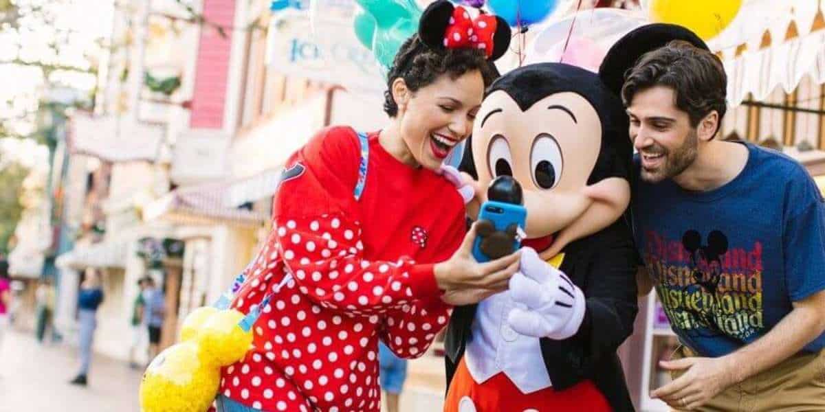 AirTag tracker Disney