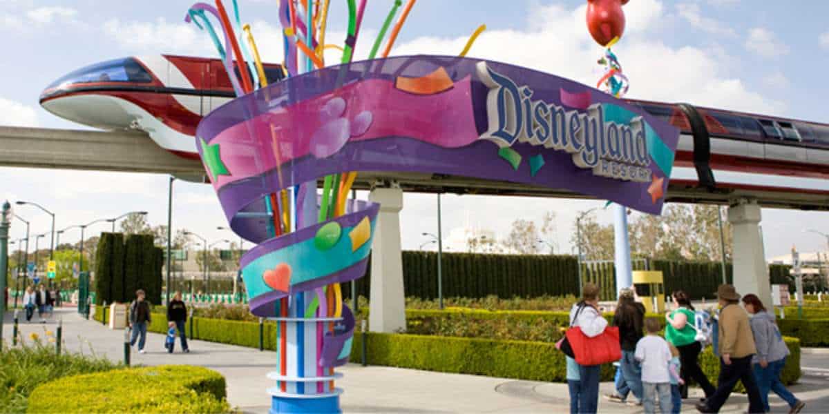 AirTag tracker Disney
