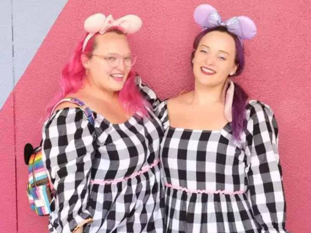 jenna clark and her twin sister at EPCOT