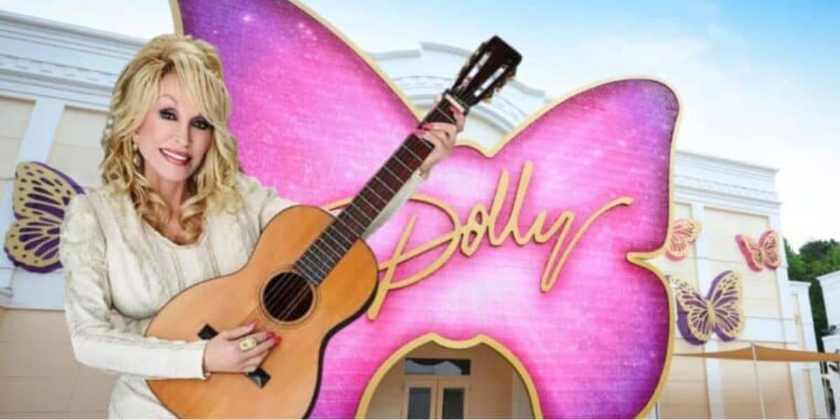 Dolly Parton in front of the Dollywood entrance