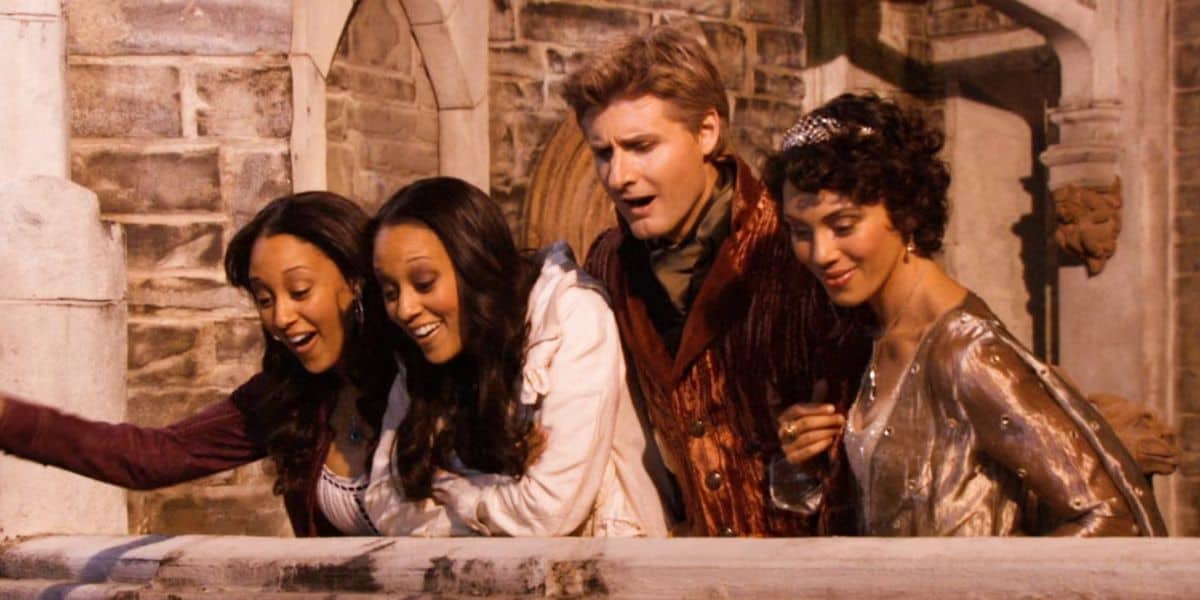 Tia and Tamera Mowry in the Disney Channel Movie Twitches