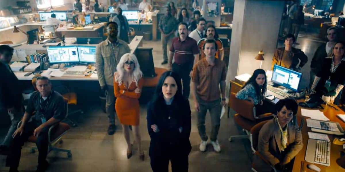 Lois Lane (Rachel Brosnahan) at the Daily Planet, looking up, in the 'Superman' teaser
