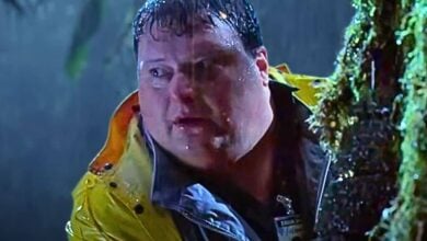 Dennis Nedry (Wayne Knight) spooked by the Dilophosaurus in 'Jurassic Park'