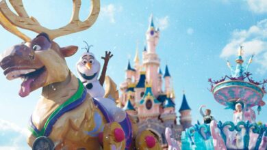 Olaf on Sven in Disney Stars on Parade