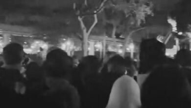 A black and white image showing crowds trying to exit Disneyland Park at night.