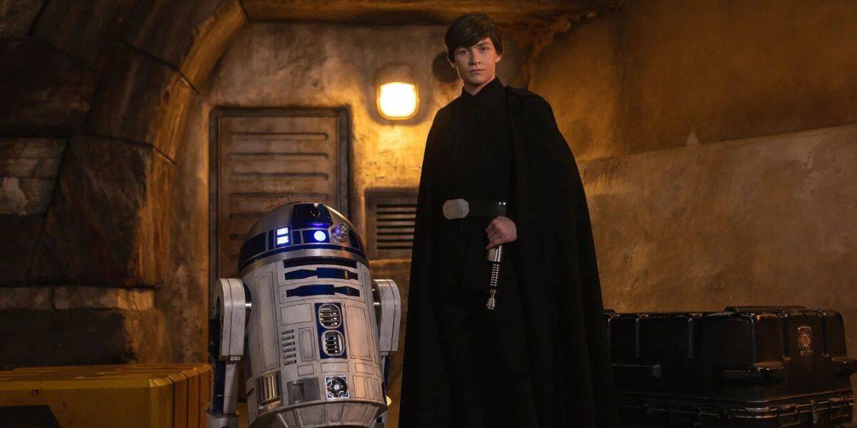 Luke Skywalker and R2-D2 Season of the Force Disneyland
