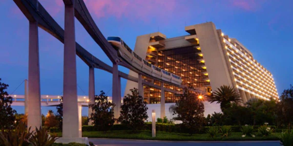 monorail at disney world's contemporary resort