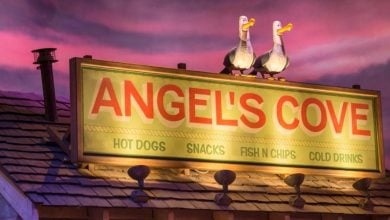 Two seagull Disney animatronic figures in the line for Crush's Coaster