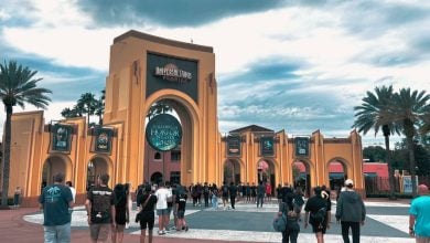 guests walking to entrance of Universal Studios Florida for Horror Nights 2025