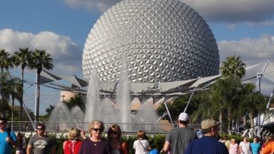 Guests in front of the former Fountain of Nations at EPCOT.