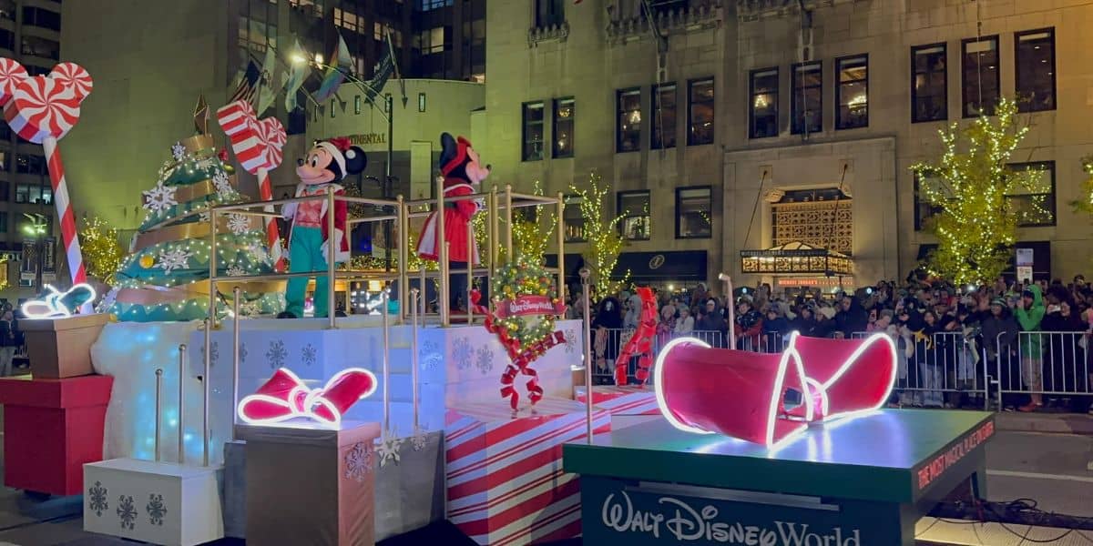 Mickey and Minnie Mouse in the Magnificent Mile Lights Festival parade