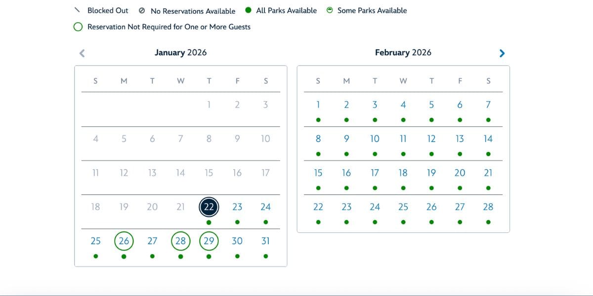 Disney World calendar for Jan-Feb 2026 with green dots highlighting open park dates and special Annual Passholder days.
