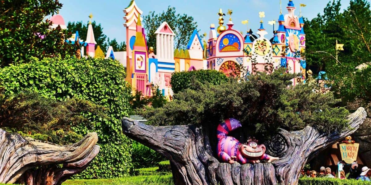 Cheshire cat in Alice's Curious Labyrinth at Disneyland Paris