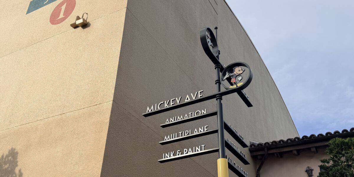Pluto's Corner sign