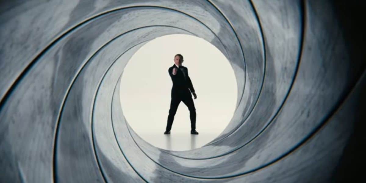 Daniel Craig in the James Bond gun barrel intro