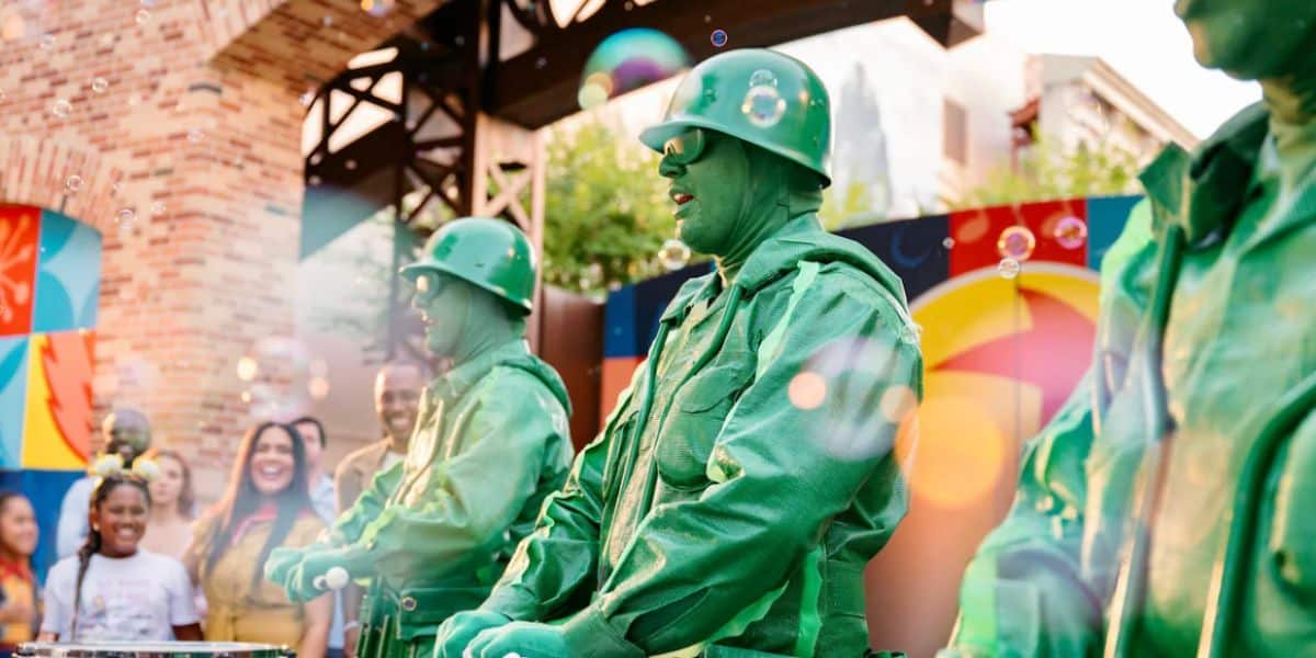 Green Army Men playing drums in Toy Story Land in Disney World's Hollywood Studios park