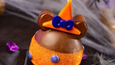Minnie Witch Caramel Apple with M&M’S Milk Chocolate Candies at Disney World for Halloween