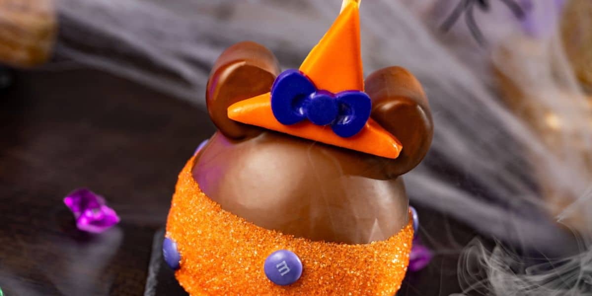 Minnie Witch Caramel Apple with M&M’S Milk Chocolate Candies at Disney World for Halloween