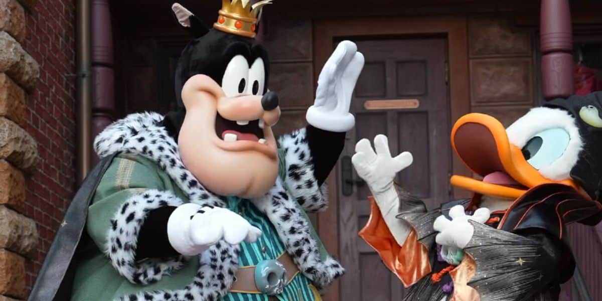 Pete and Donald Duck greet guests in their halloween costumes in Shanghai Disneyland