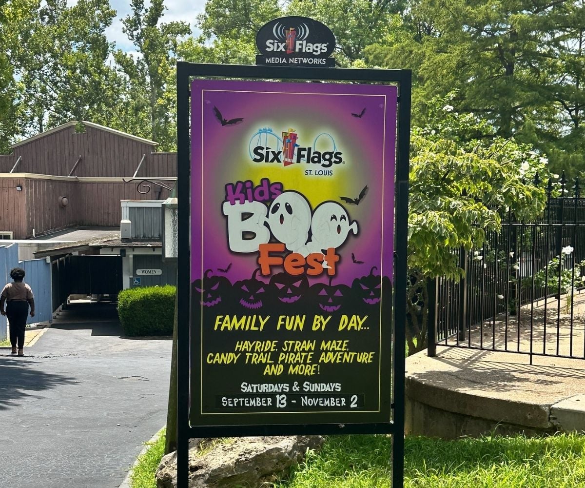 Six Flags Kids Boo Fest sign